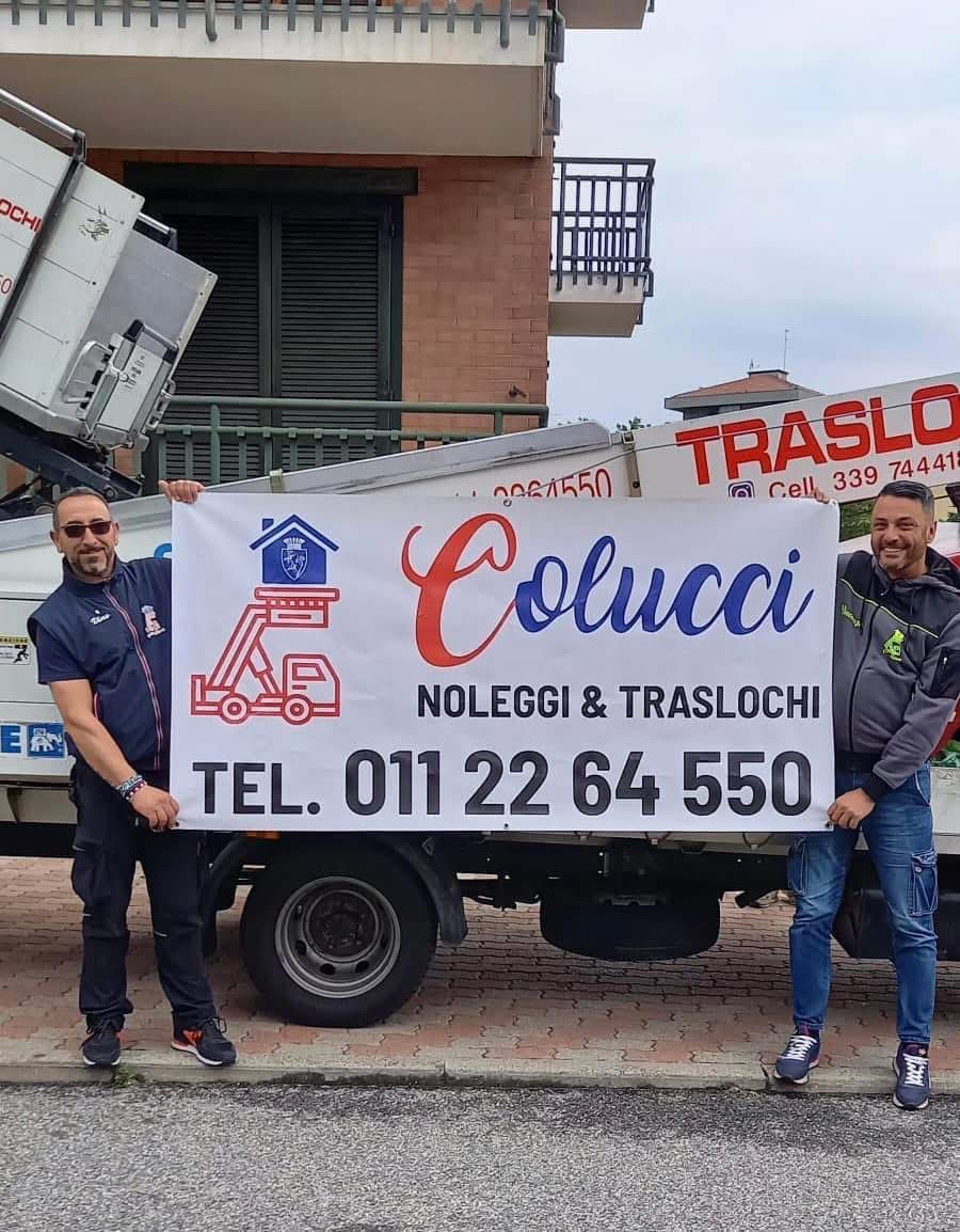 Cartello della ditta Colucci Traslochi